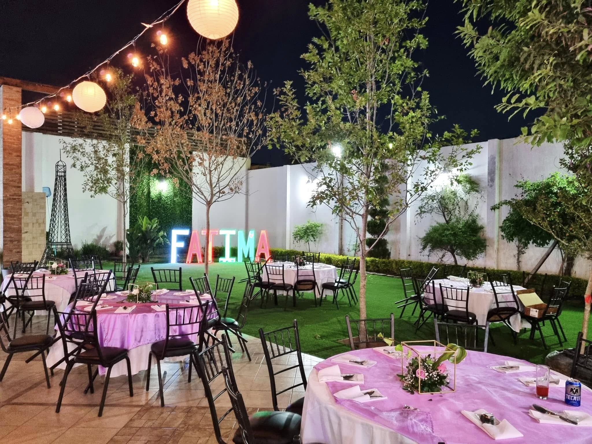 Jardín de noche